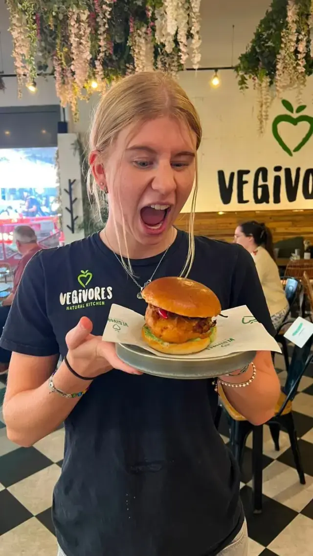 From the streets of Bombay to the precincts of Caversham and beyond! 🔥

It’s a double header brunch special this weekend with our take on a Vada Pav (obviously with homemade tamarind and green chutneys) paired with a refreshing and protein packed mango lassi 🥭🇮🇳

Grab it in the restaurant or on Deliveroo until 2pm tomorrow (and get there fast before Ellie P eats them all 🤪) 🌱

#wearevegivores #vegivores #caversham #mangolassi #vadapav