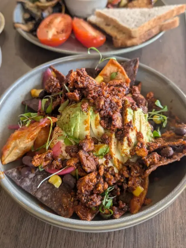 Our Chilaquiles Rojos have returned… for one weekend only! 

Crispy tortillas in spiced tomato salsa with black beans, cashew cheese, corn, avocado and pink onions 🍅🥑

Keep it classic, or jazz it up with toppings like tofu chorizo or jalepenos🌶️

Once it’s gone it’s gone! 

#wearevegivores #vegivores #caversham #chilaquiles #veganbrunch
