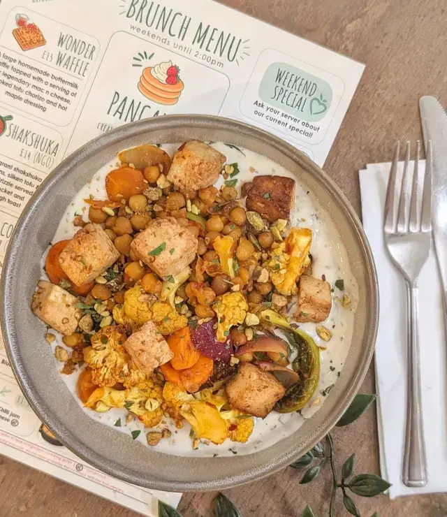 A big bowl of summery protein packed goodness is your brunch special this weekend folks ☀️

We’ve got a sweet and spicy Mediterranean bowl loaded with roasted veggies, chickpeas and spiced tofu served on some refreshing mint yoghurt and topped with crushed pistachios 💪

Grab it in the restaurant or Deliveroo until 2pm today and tomorrow 🌱

#wearevegivores #vegivores #veganbowls #plantpower #plantbasedprotein