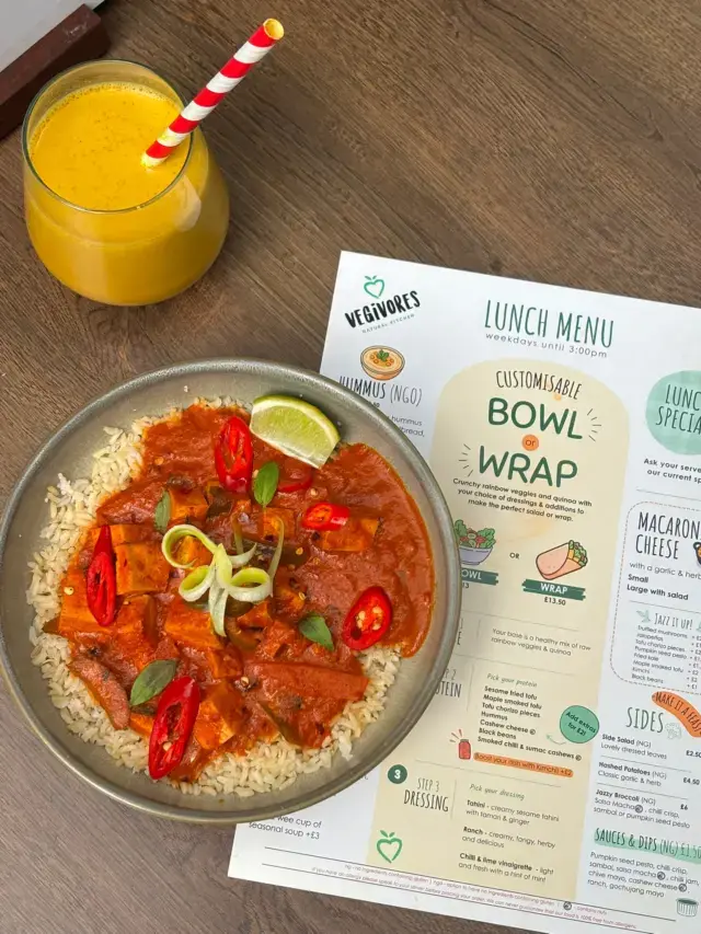 We’ve got a lovely little midweek lunch special for you of Thai red curry with tofu and mixed veggies 😋🇹🇭

When it’s gone it gone so grab it in the restaurant or on Deliveroo before you miss it 🌱

#wearevegivores #vegivores #caversham #thaicurry #whatveganseat